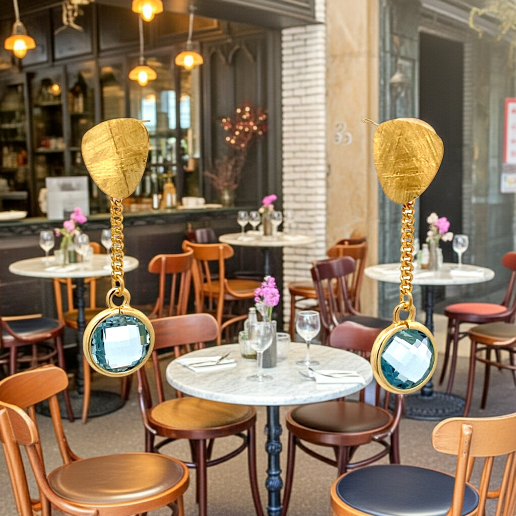 Ralf Scharrer meets Vinczenza!  eleganter Ohranhänger 925 Silber, gelbvergoldet mit runder hellblauer facettierter Topase